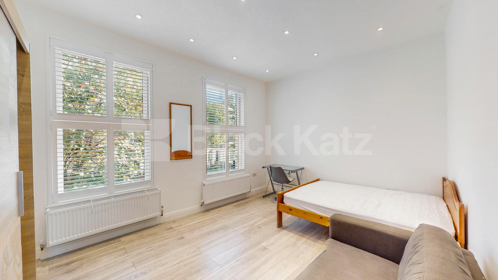 Elegant & Expansive Six Bed 4 Bath Residence with Private Garden in Holloway Mayton Street, Holloway